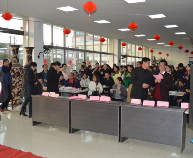दूसरा 'सौ परिवार भोज ' में Gangyuan 